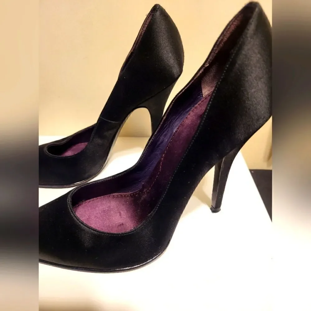 Givenchy Paris Black Peau de Soie Pumps Sz. 6.5 US/37 EU Ret$1175 Made in Italy